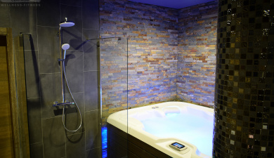 Privátny wellness pre 2 osoby + 30 minút thajská masáž + SEKT zadarmo