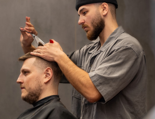 Klasický pánsky strih so stylingom | HypeBarber